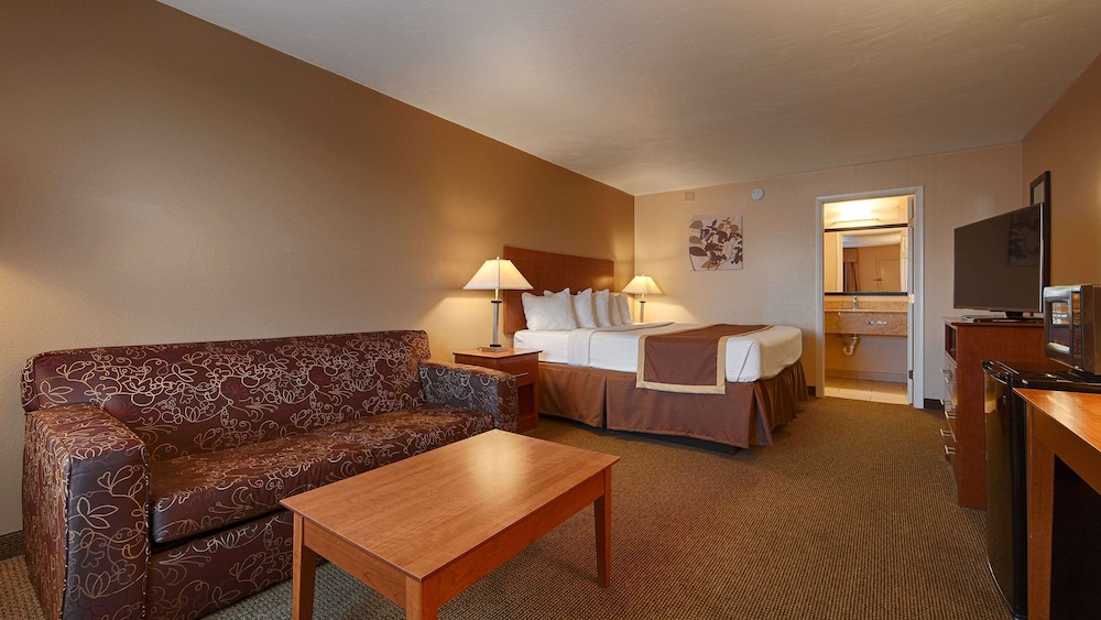 Suite, 1 King Bed, Non Smoking - Photo 4