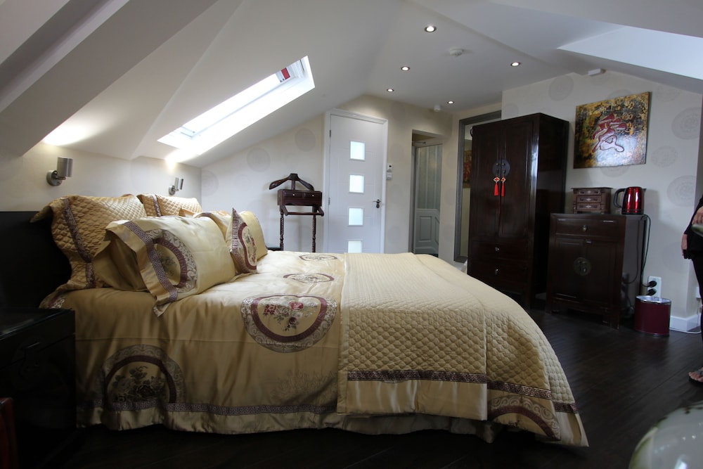 Superior Double Room, Ensuite (Oriental Tang) photo 1