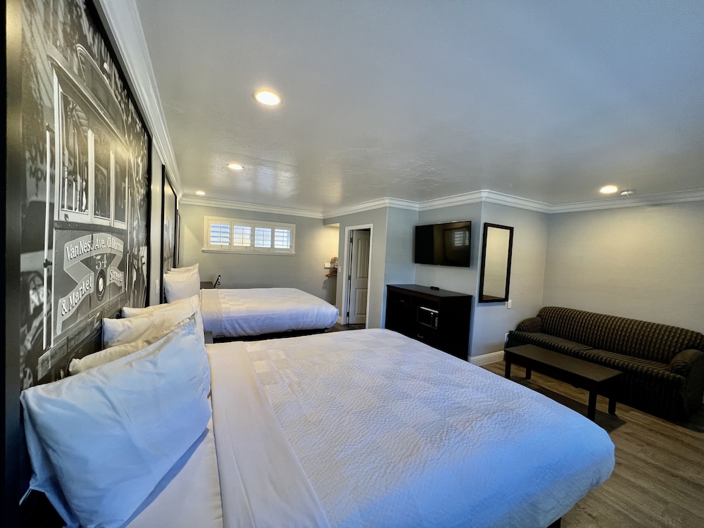 Family Studio Suite, Multiple Beds (sofabed not included) - Photo 2