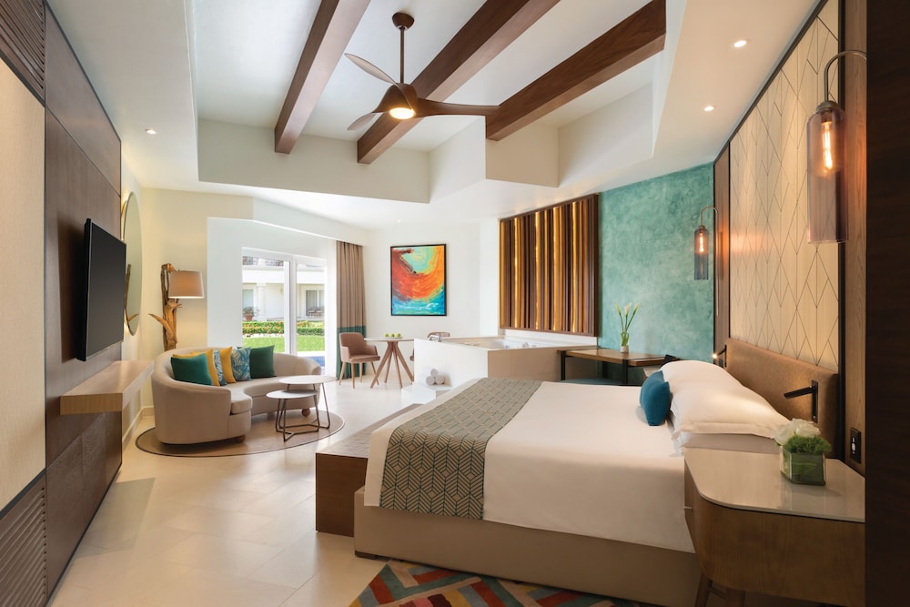 Junior Suite Swim-up - 1 King Bed