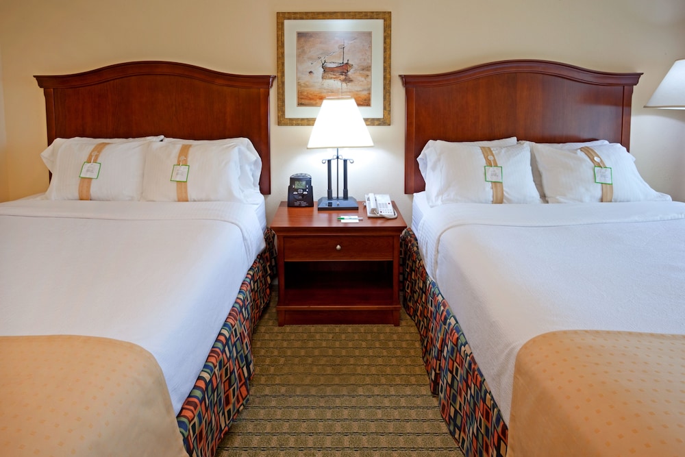 Standard Room, 2 Queen Beds - Photo 2