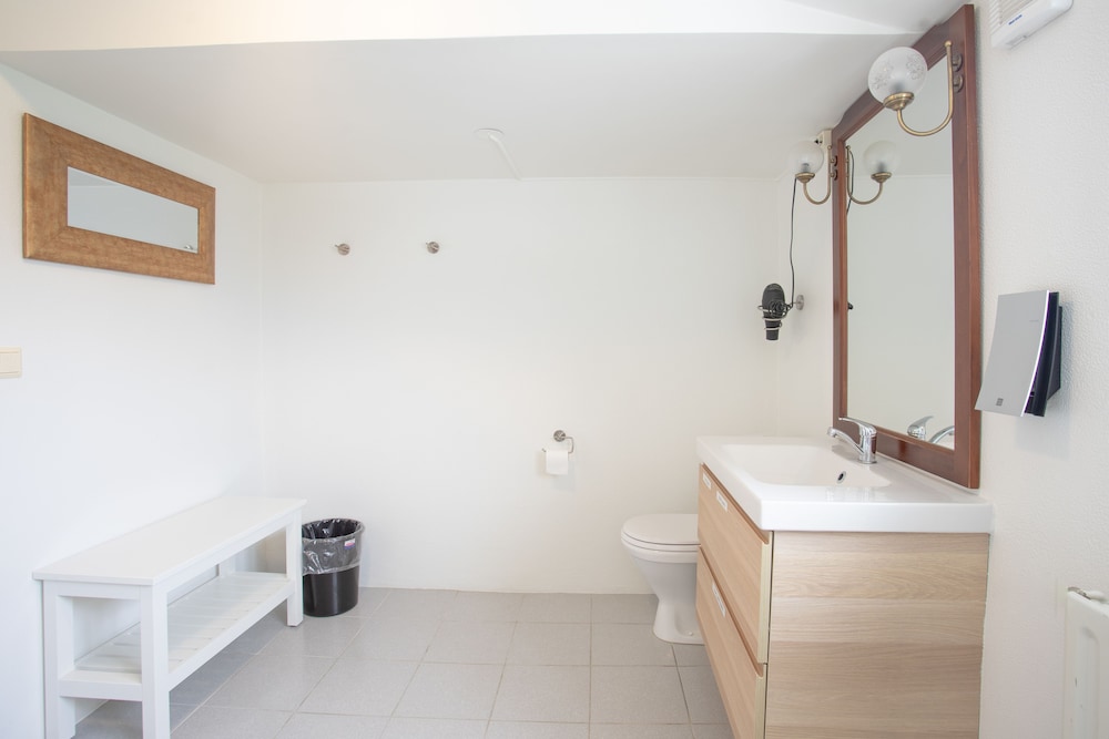 Economy Twin Room, Shared Bathroom photo 3