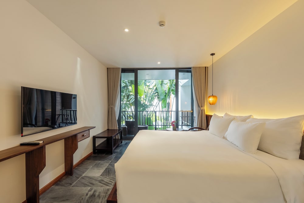 Superior Room, Pool View - Photo 1