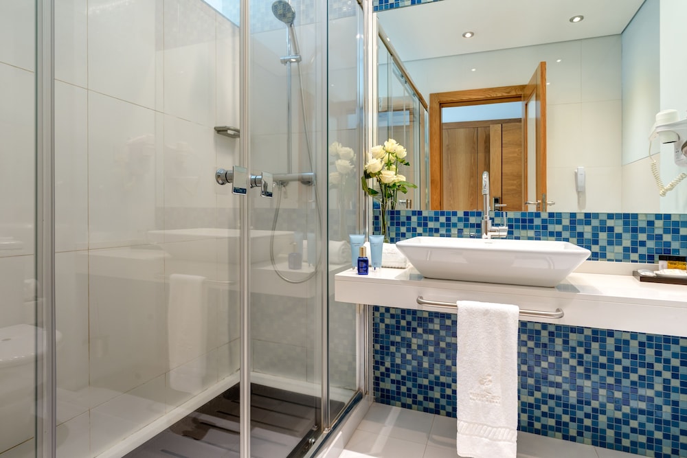 Twin Room, River View (Single Use) - Photo 3