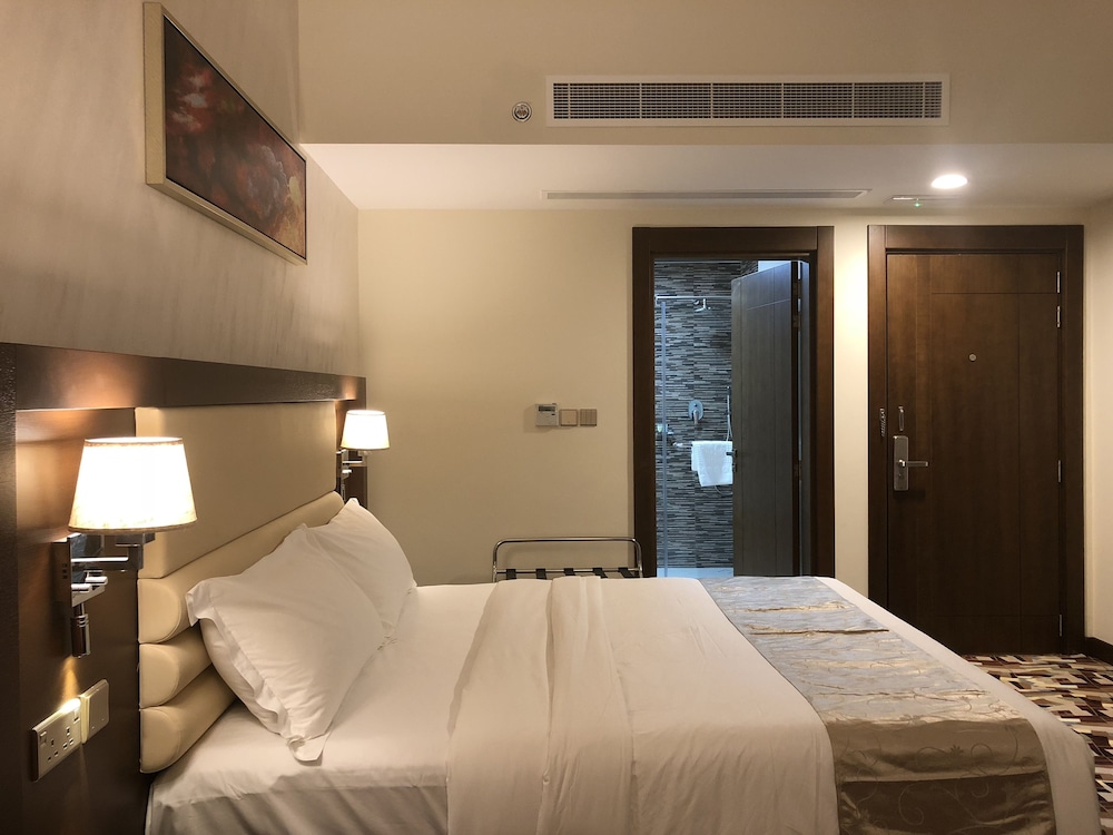 Deluxe Double Room, 1 King Bed, Non Smoking photo 3