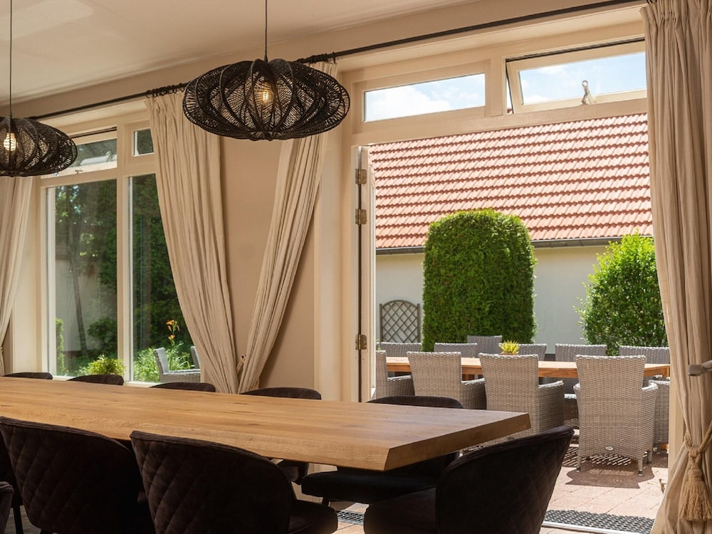 Villa photo 2