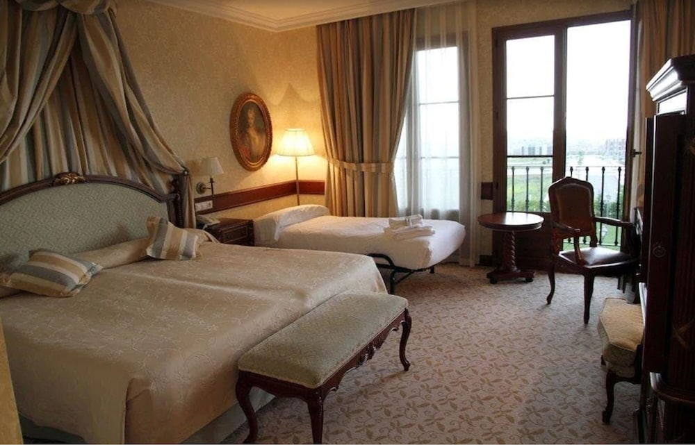 Standard Triple Room - Photo 1