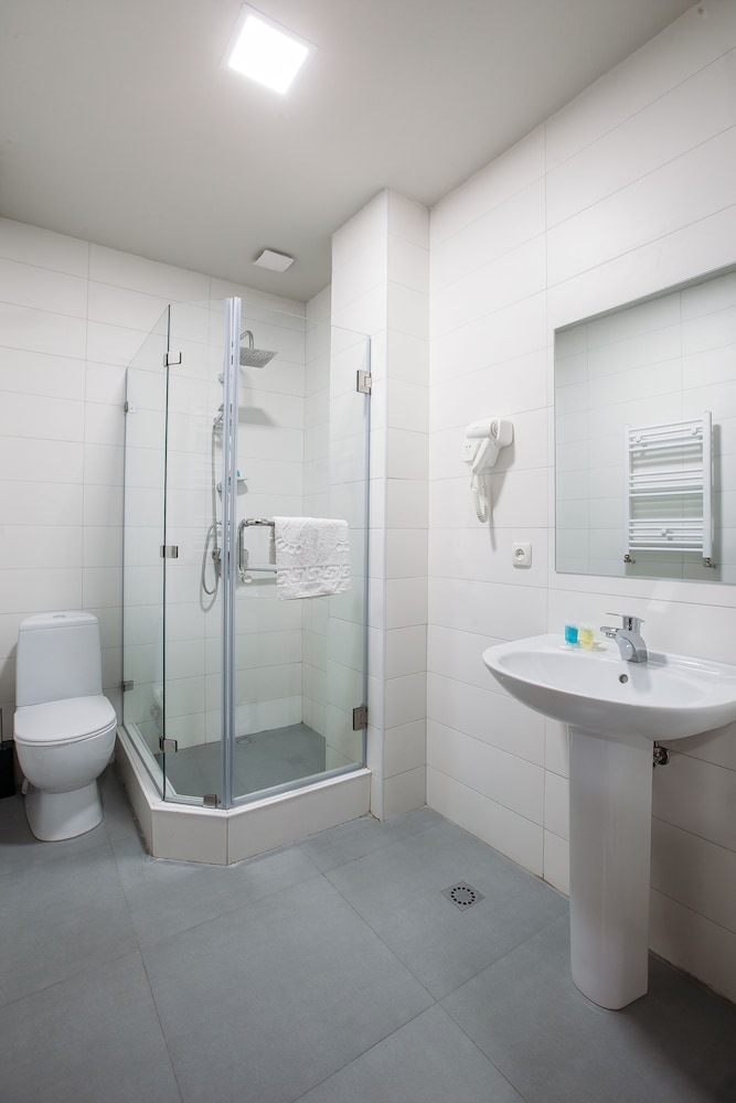 Standard Triple Room, 3 Twin Beds photo 3
