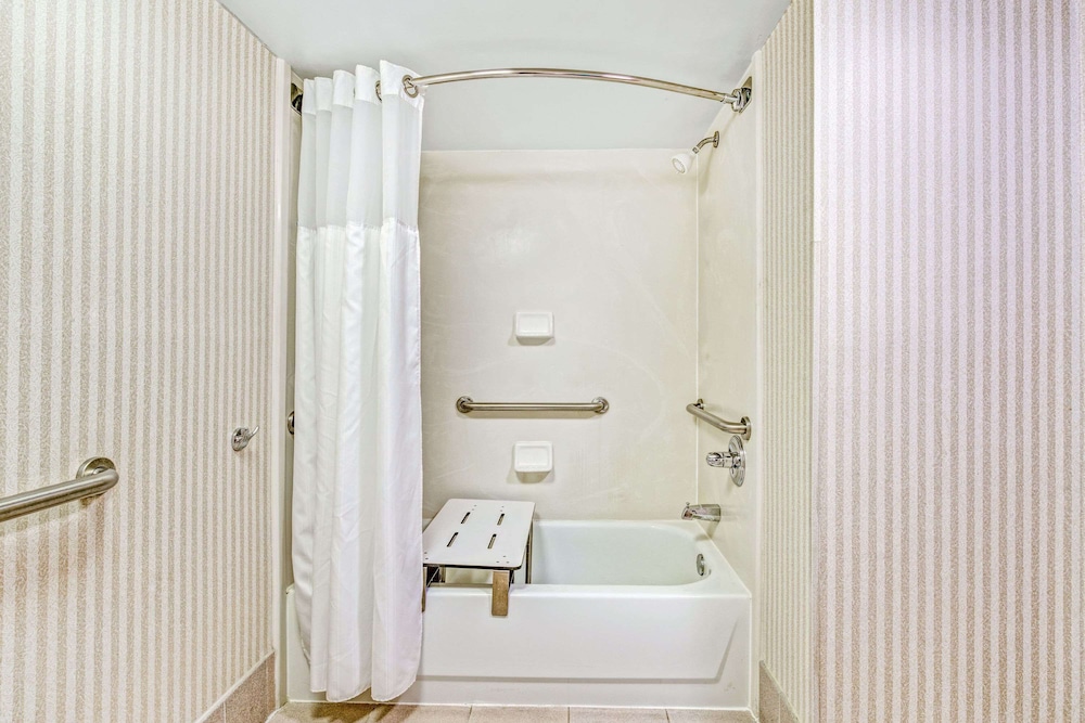 Room, Accessible photo 3