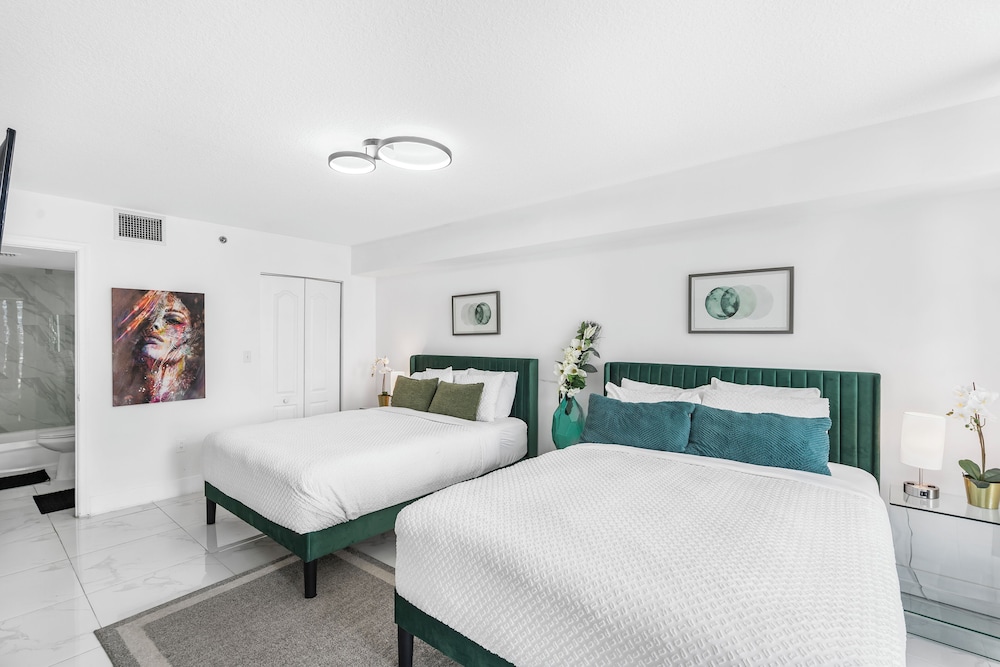 Luxury Condo, 2 Bedrooms, Ocean View photo 2