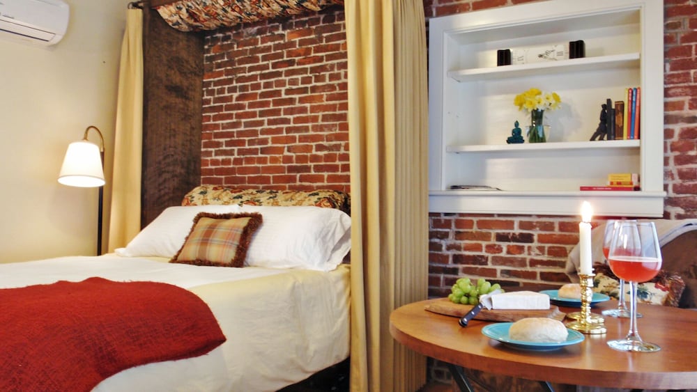 Murphy Bed Studio