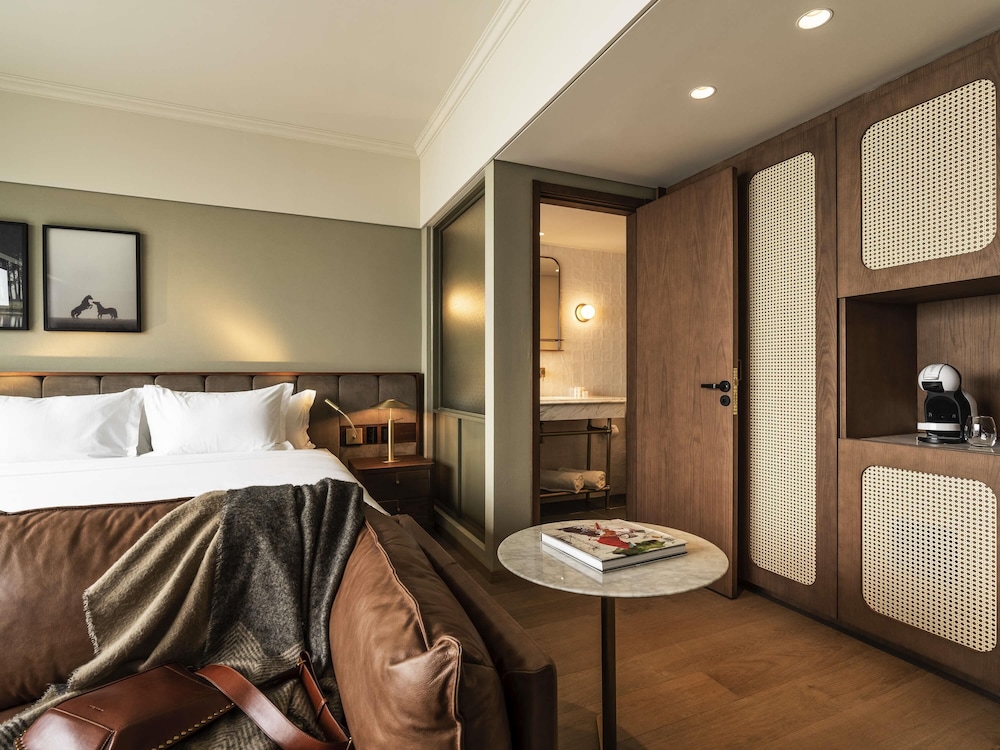 Deluxe Suite, 1 King Bed, Balcony, Sea View - Photo 2