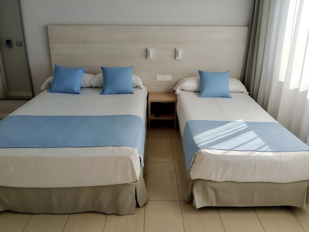 Deluxe Triple Room, Balcony, Sea View photo 3