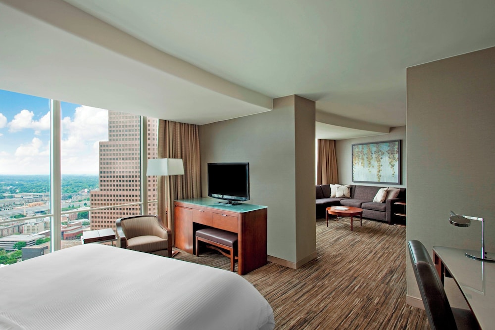 Executive Suite, 1 Bedroom - Photo 3