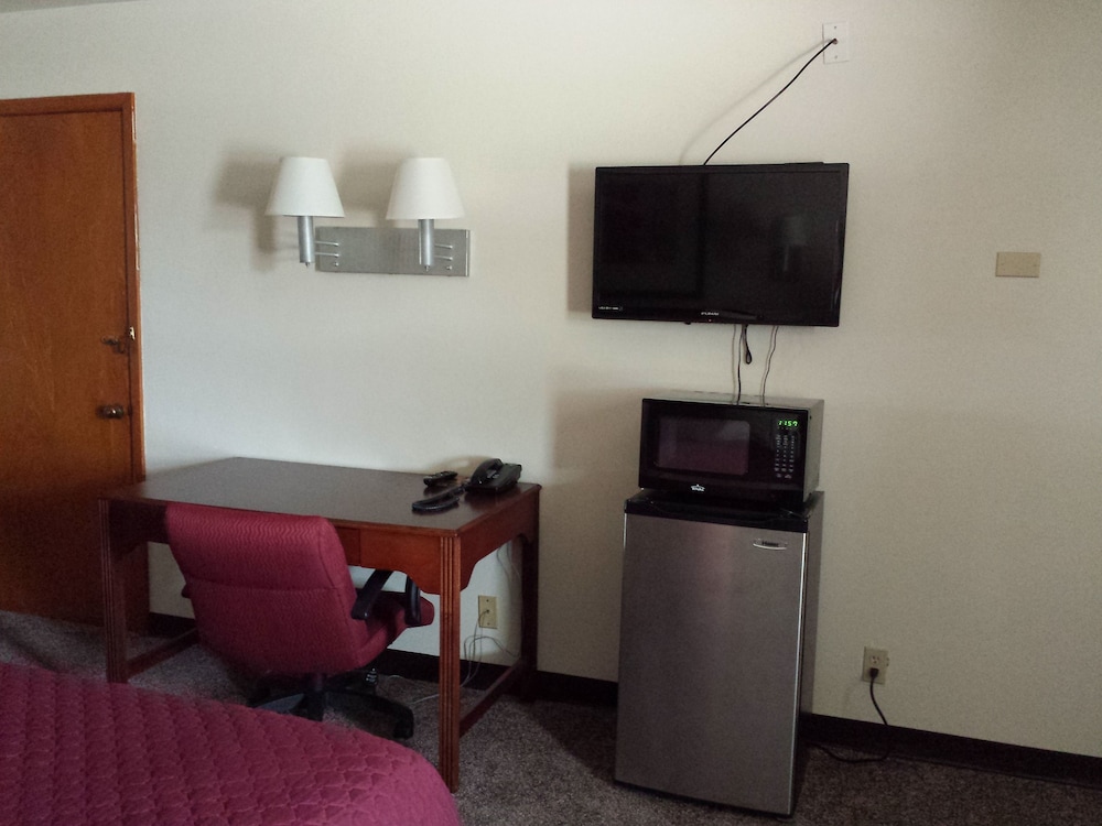 Standard Room, 1 King Bed, Non Smoking photo 2