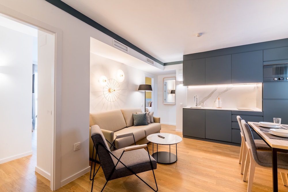 Business Apartment, 2 Bedrooms, Pool View