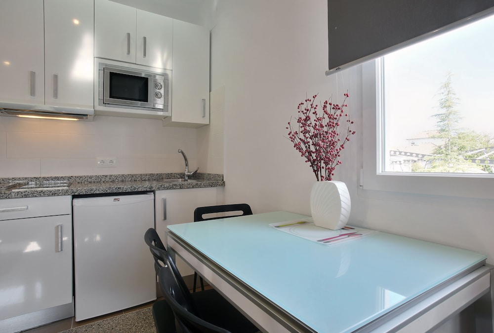 Apartment, Private Bathroom - Photo 6