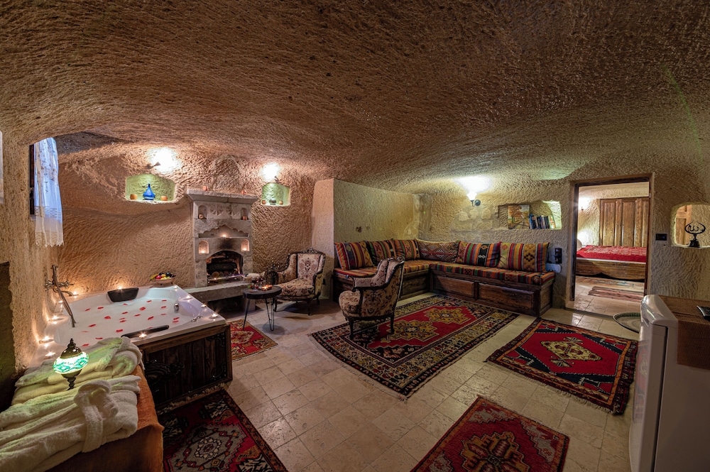 Dimrit Suite