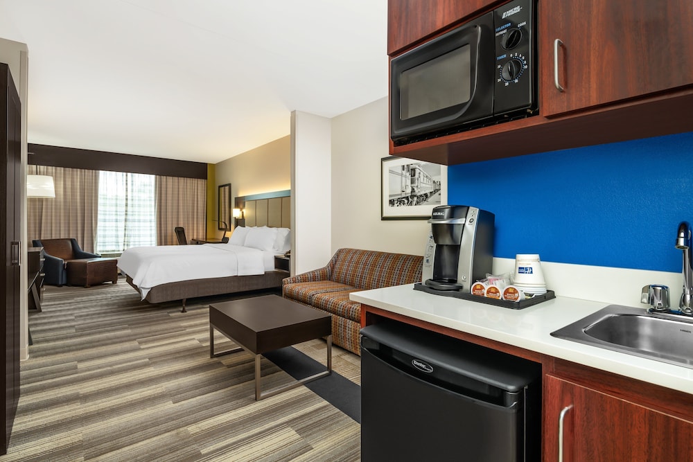 Suite, 2 Queen Beds, Accessible (Mobility) - Photo 6