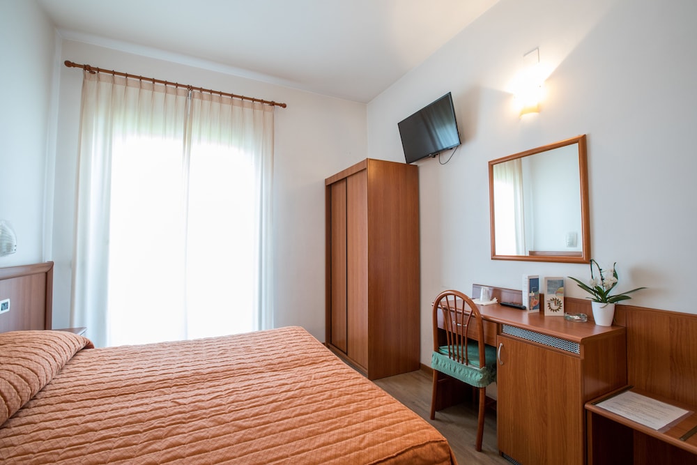Standard Double or Twin Room, Mountain View