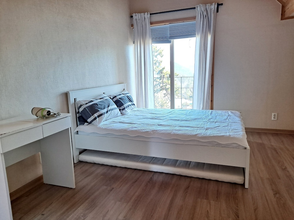Basic Single Room photo 3