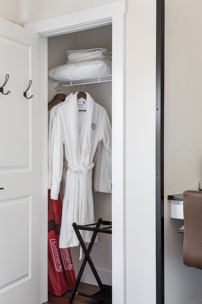 Pet Friendly Two Bedroom/Two Bathroom Suite photo 1