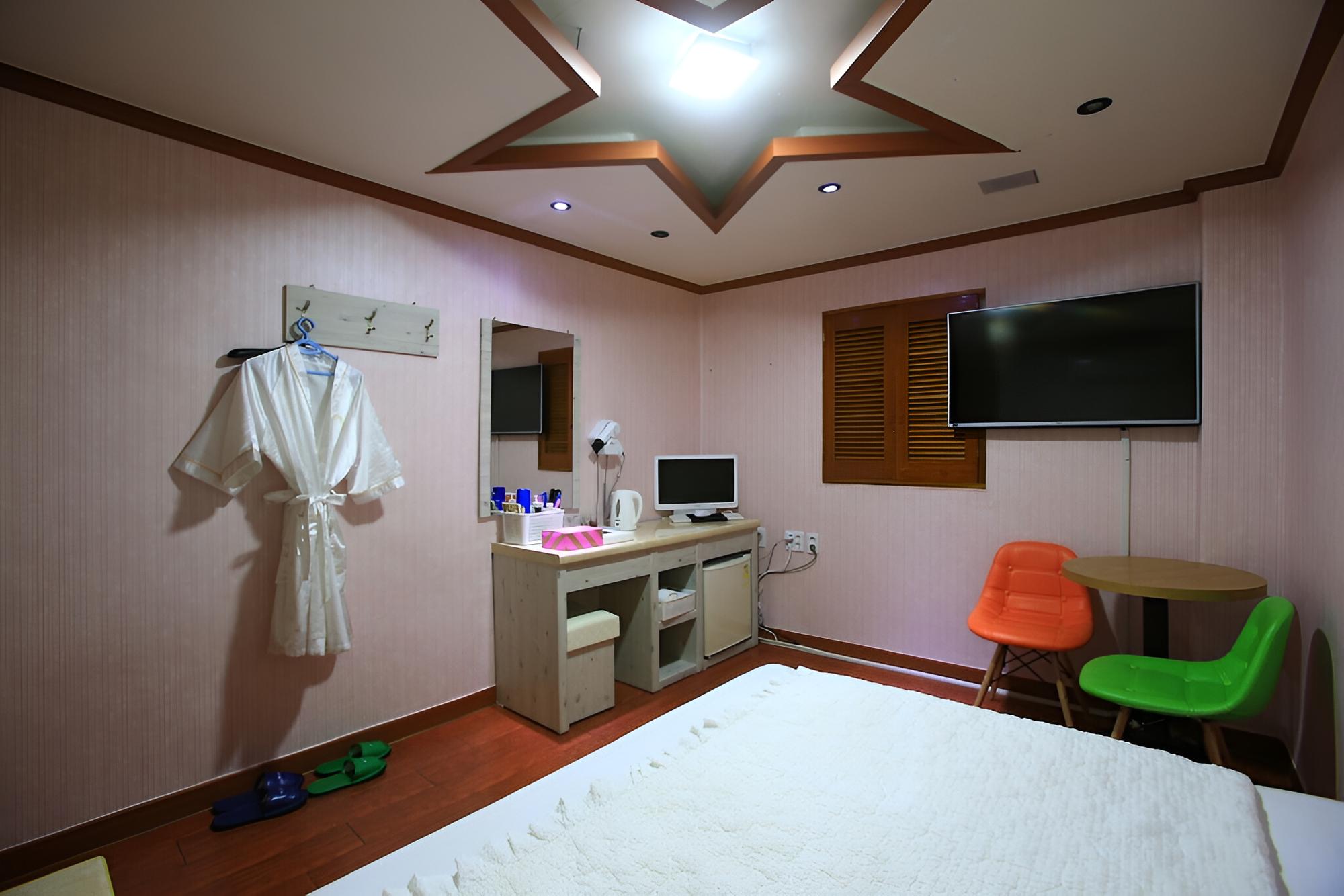 Room (Standard (double room)) - Photo 5