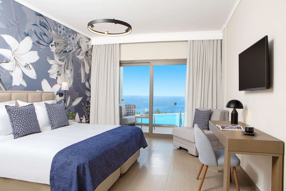 Deluxe Double Room Sharing Pool - Photo 3