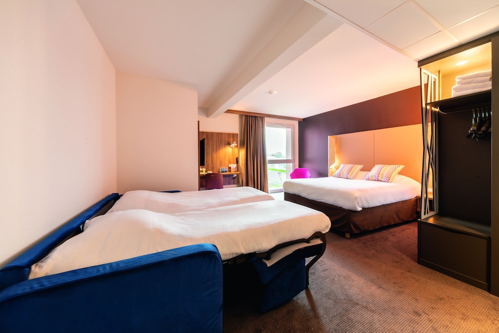 Standard Room, Multiple Beds - Photo 1