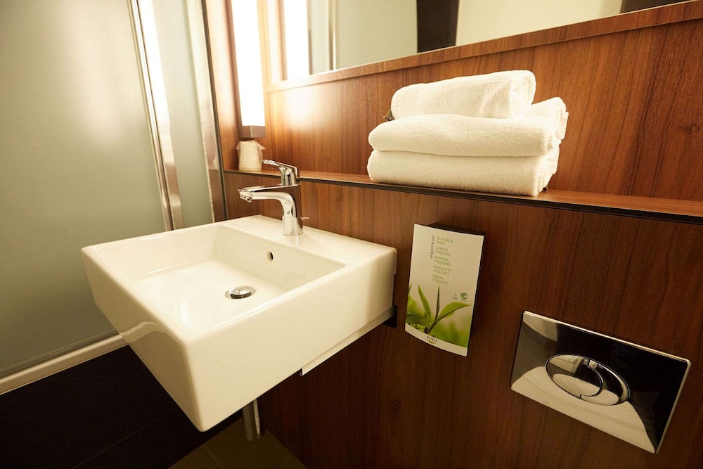 Standard Room, 2 Twin Beds - Photo 10