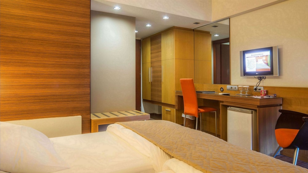 Superior Room Street View - Photo 6