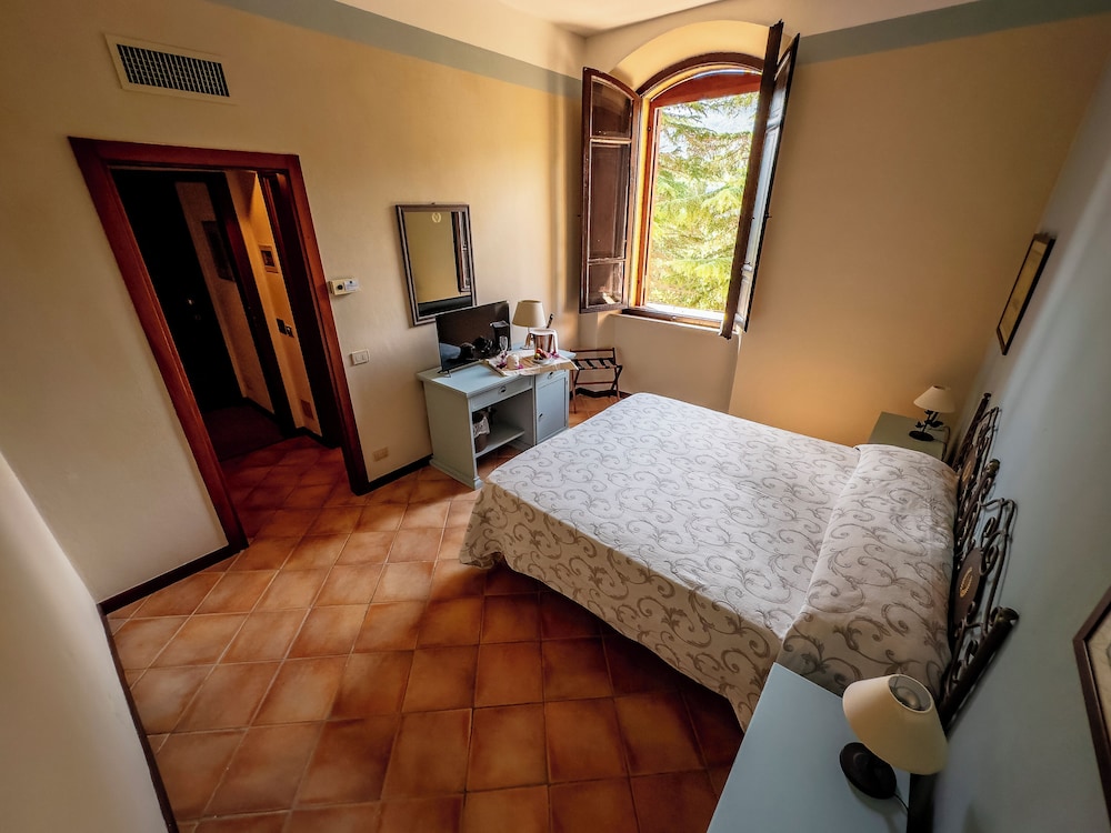 Standard Double or Twin Room - Photo 2