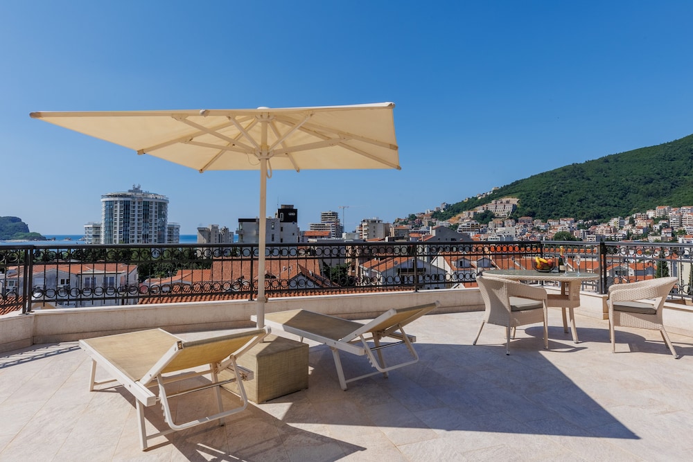 Deluxe Apartment, 2 Bedrooms, Sea View, Sea Facing photo 3