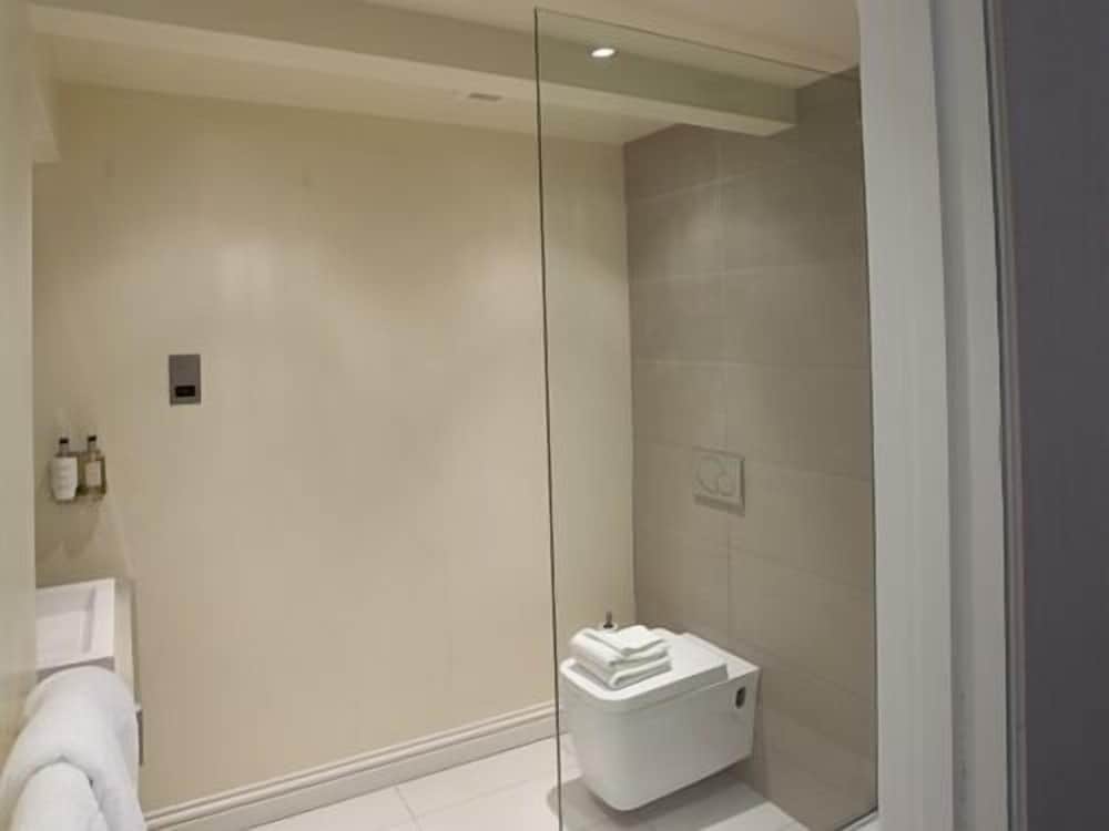 Cosy Twin Room, Ensuite photo 2