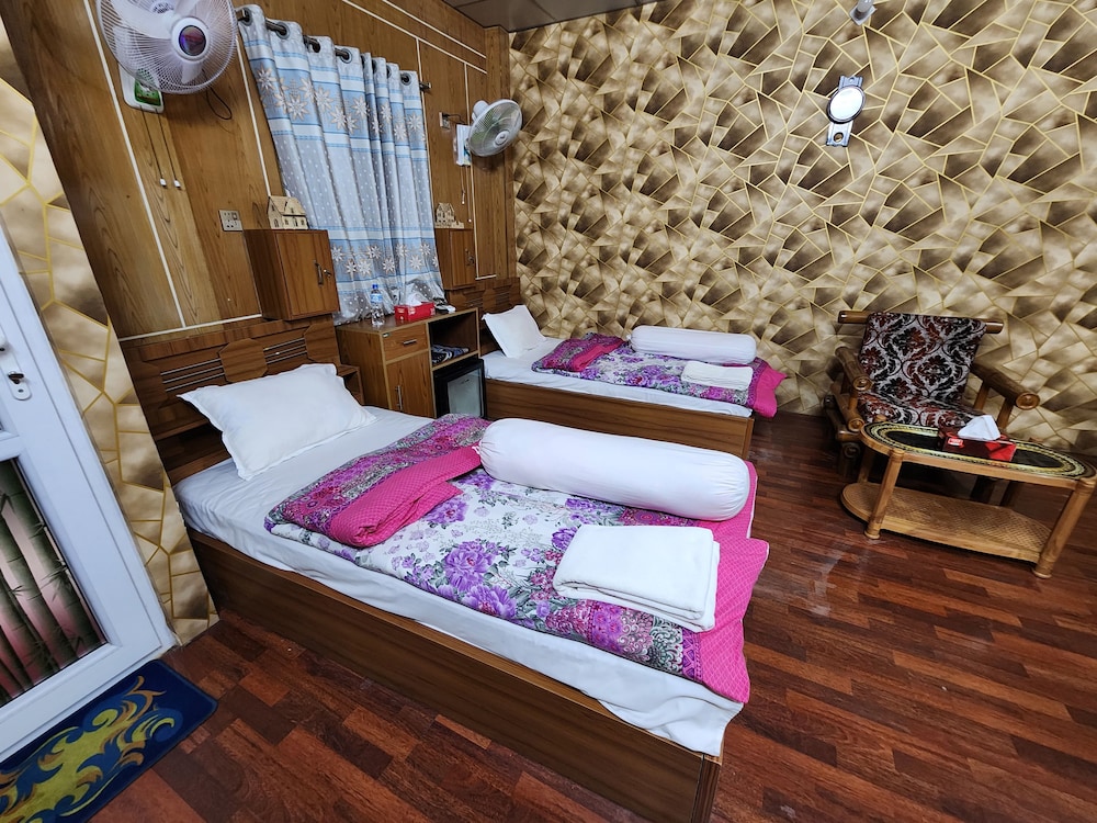 Deluxe Single Room, Balcony, Pool View photo 2