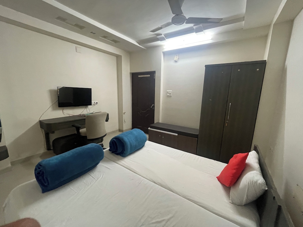 Deluxe Triple Room, City View photo 1