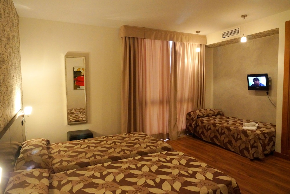 Triple Room, 3 Twin Beds photo 2