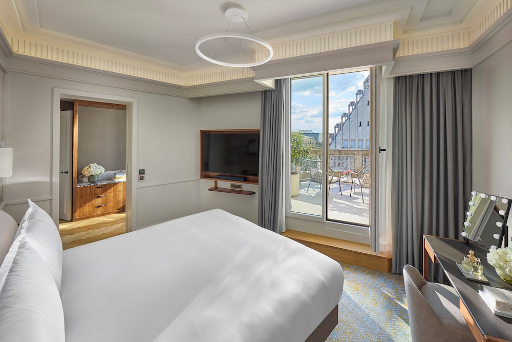 Suite, 1 King Bed (Mandarin Rooftop)