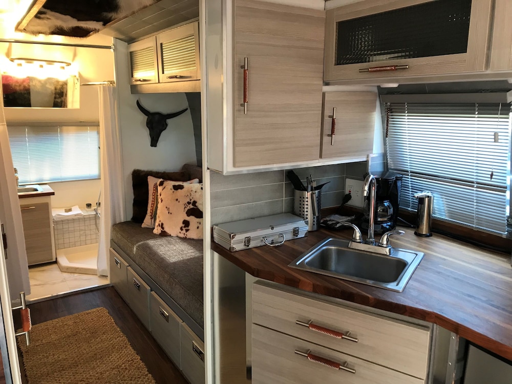 Vintage Airstream - Full photo 1