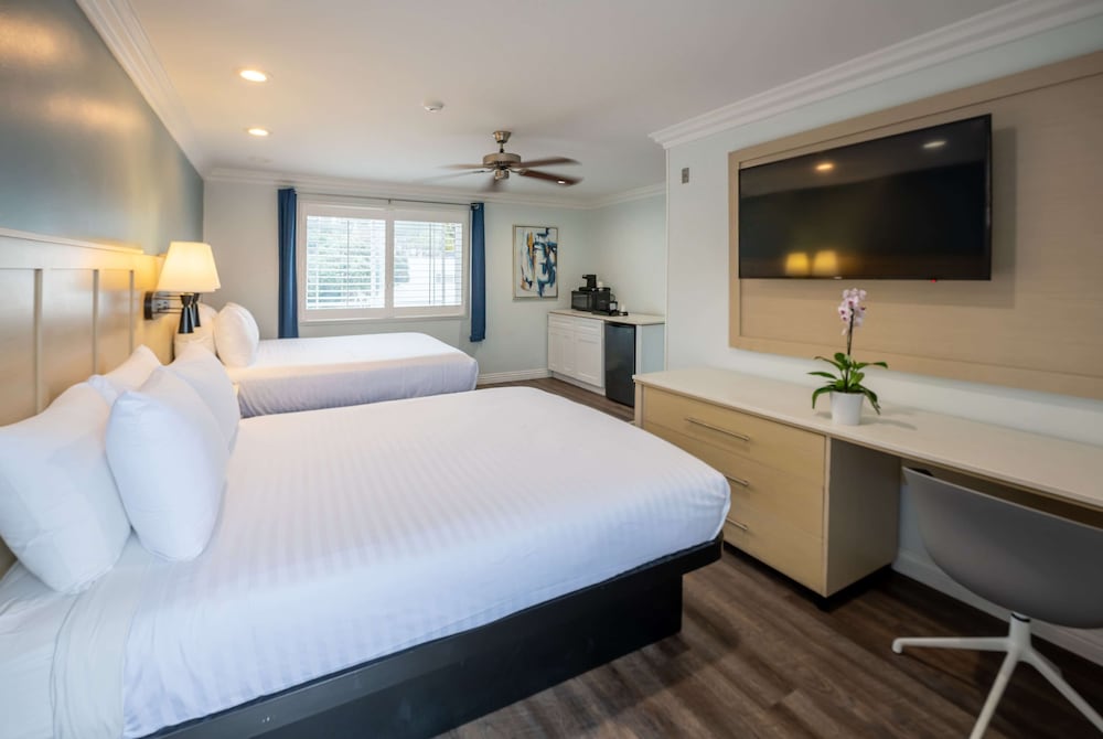 Room, 2 Queen Beds, Non Smoking - Photo 1