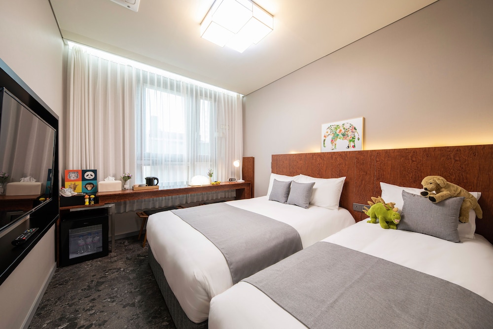 Double Room + 1 Extra Bed (Bathtub) - Photo 1