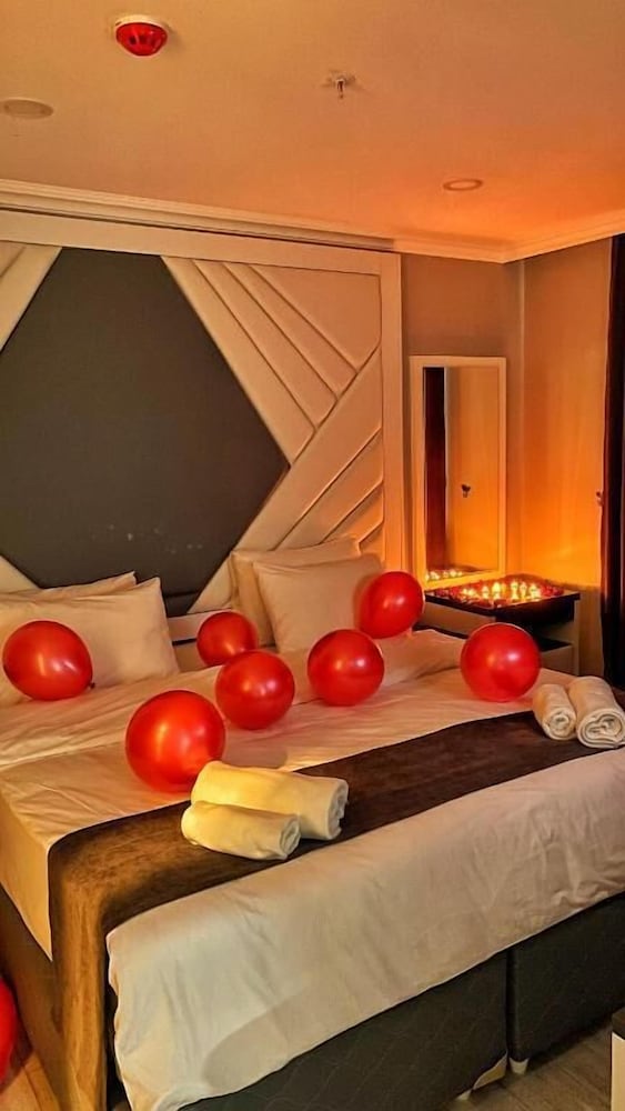 Deluxe Suite - Photo 7