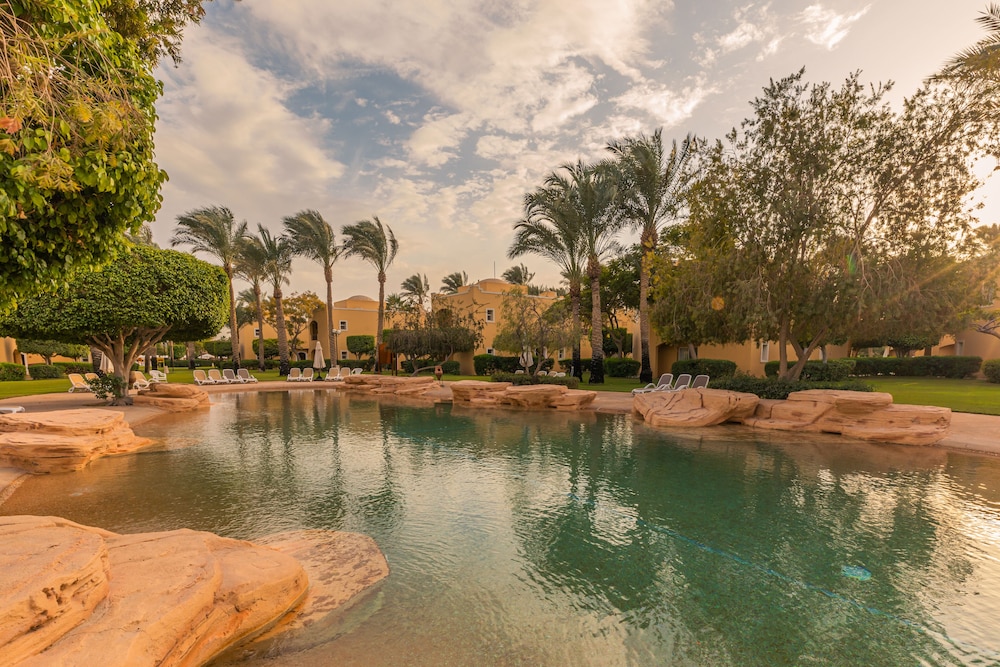 Deluxe Room, Pool View - Photo 3