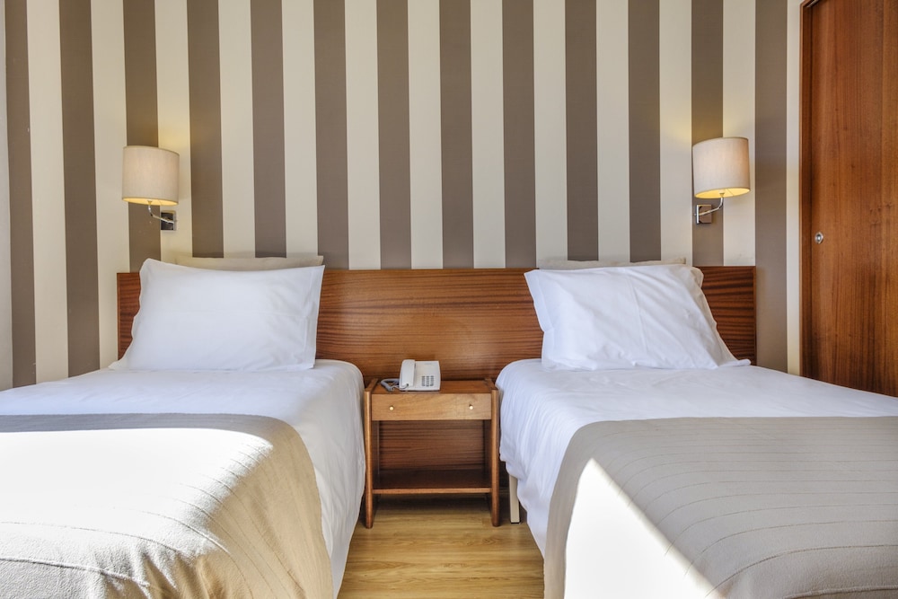 Twin Room - Photo 7