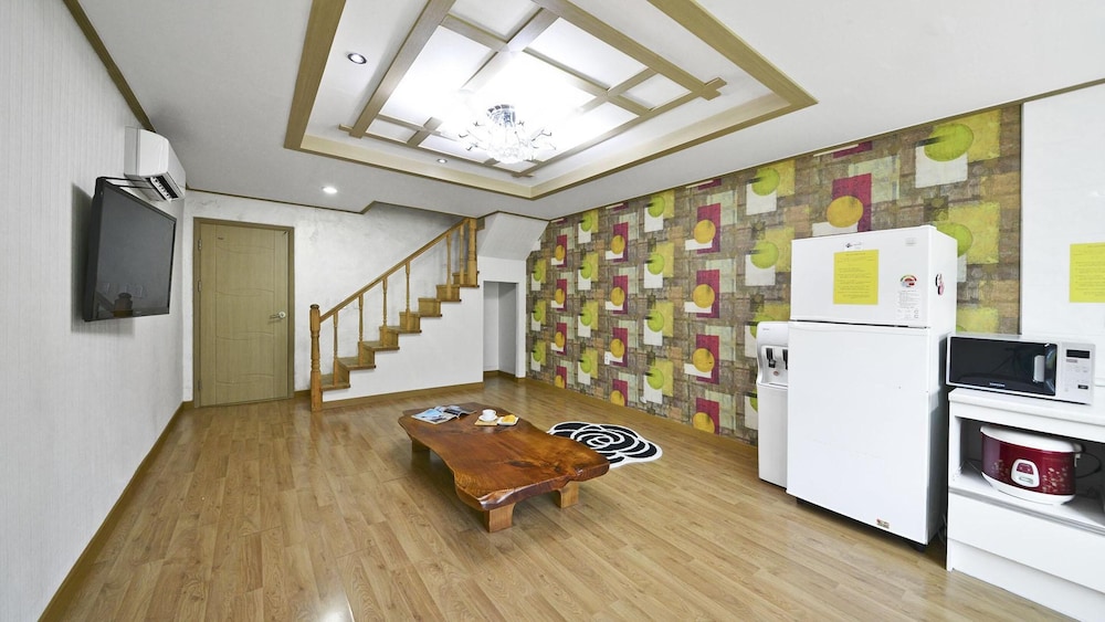 Basic Room, 1 Bedroom (Yarow 203) - Photo 6