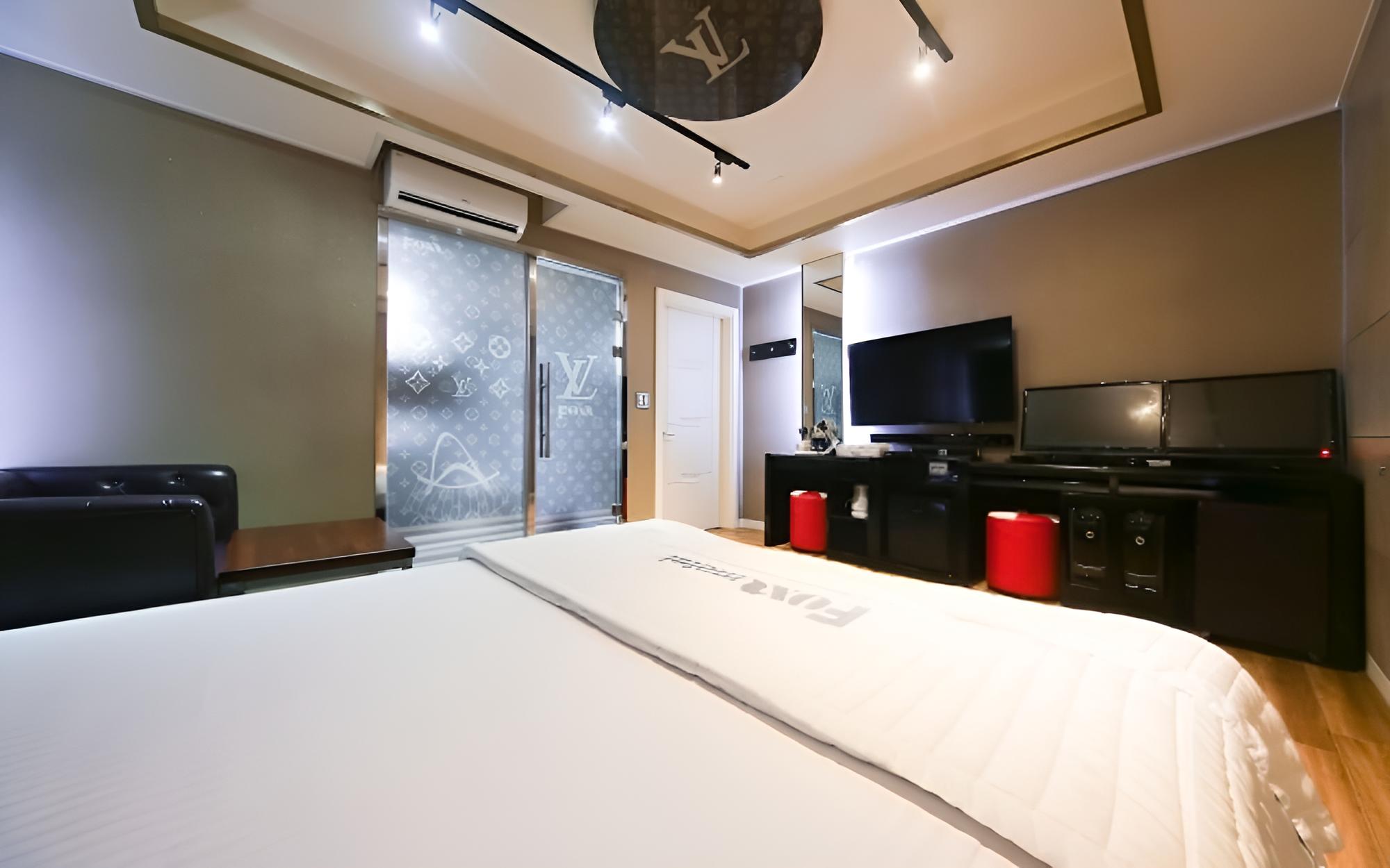 Room (Deluxe) photo 2