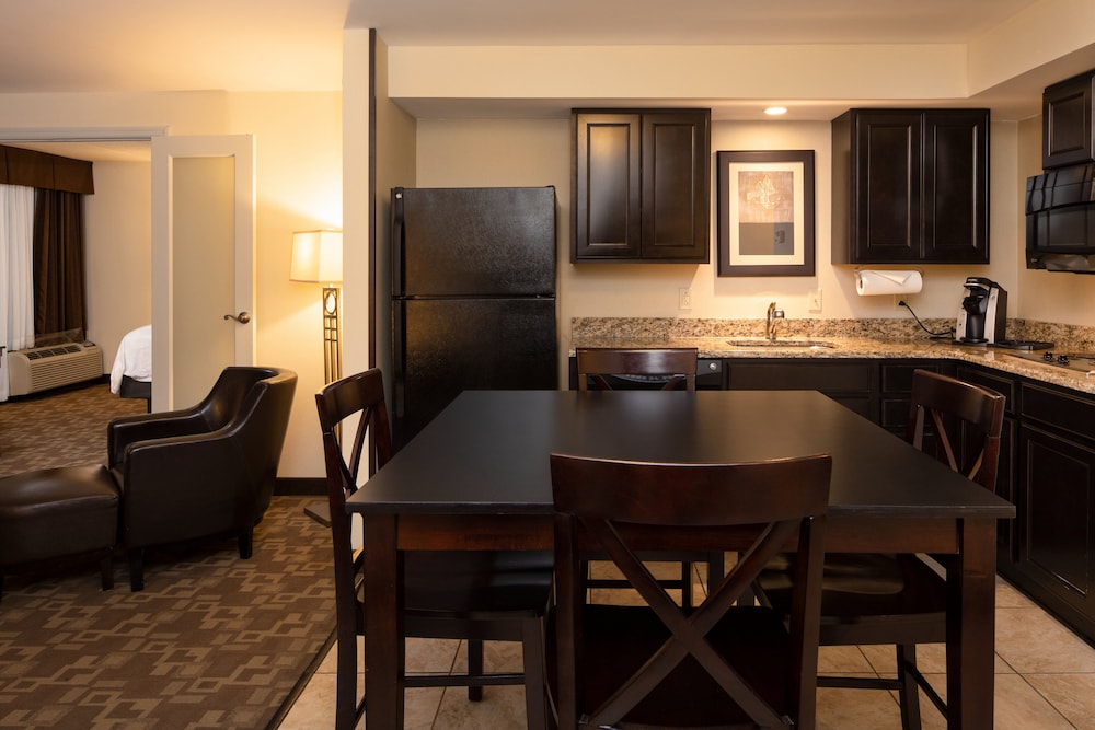 Suite, 1 King Bed, Accessible (Communications) photo 1