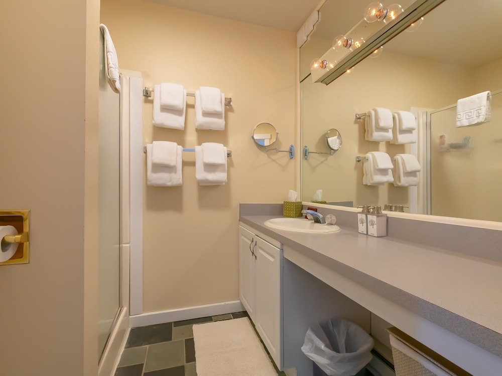 Standard Suite, Private Bathroom (Catamount - Pets Allowed) photo 1