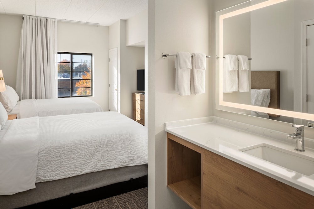 Suite, 1 Bedroom - Photo 3