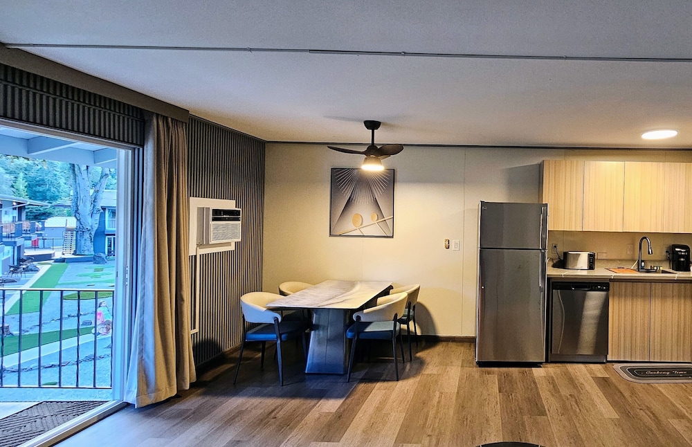 Suite - Photo 8